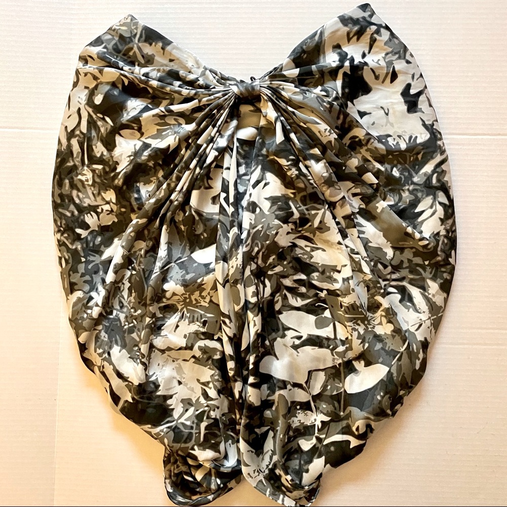 H&M black and white skirt